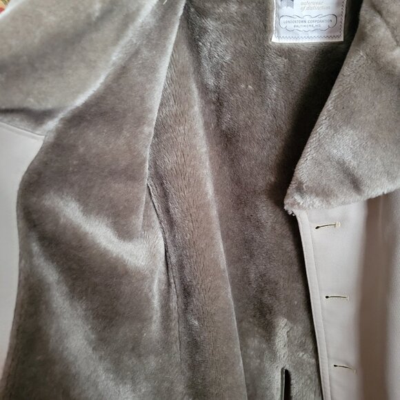 VINTAGE London Fog Cream Coat with Brown Fur Collar - Picture 8 of 9